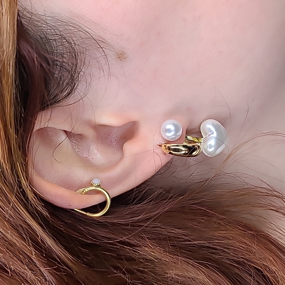 Pearl Heart Earrings White Gold Tone Lightweight Stud Brand New Hypoallergenic - Picture 1 of 5